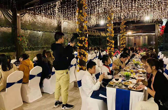 2020圣诞节公司员工聚餐活动餐举行方案